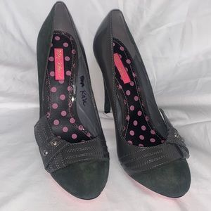 CRAZY BIG SALE!! Betsey Johnson grey suede round toe pumps size 8.5